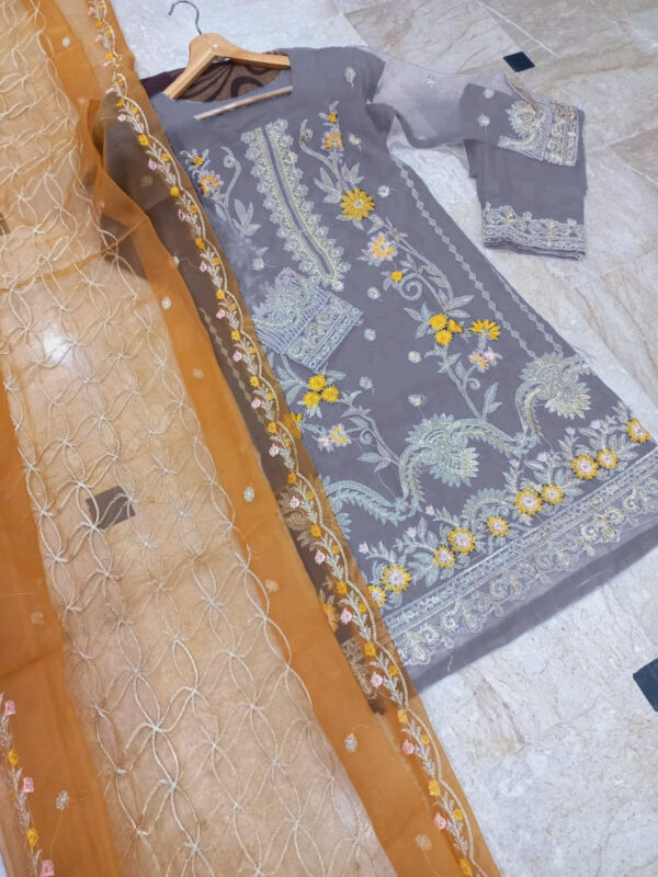 Adorable suit with dupatta - Image 5