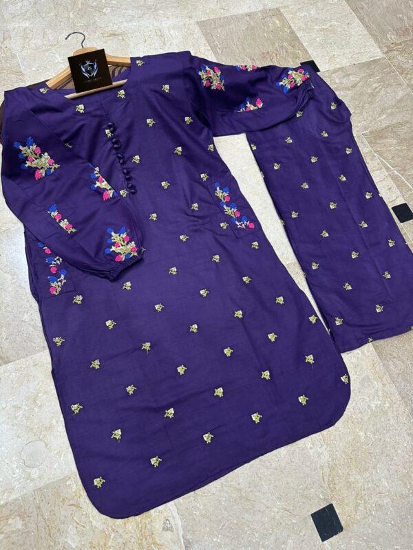 CASUal Kurti With Emb Flapper - Image 5