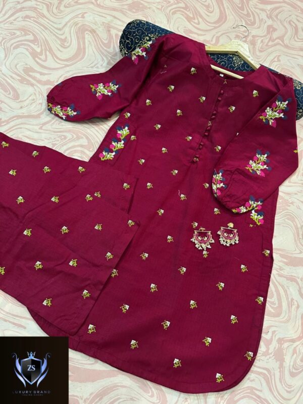 CASUal Kurti With Emb Flapper - Image 4