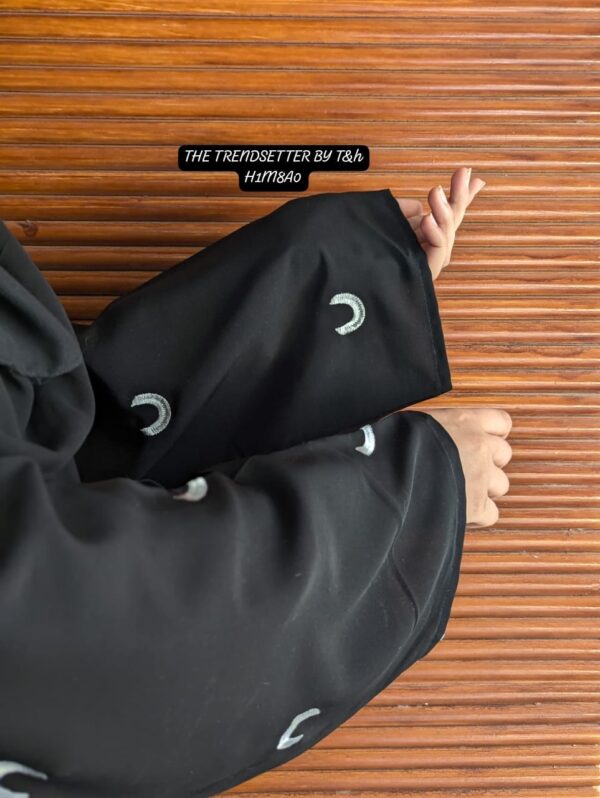 The Trendsetter moon embroidered abaya - Image 4